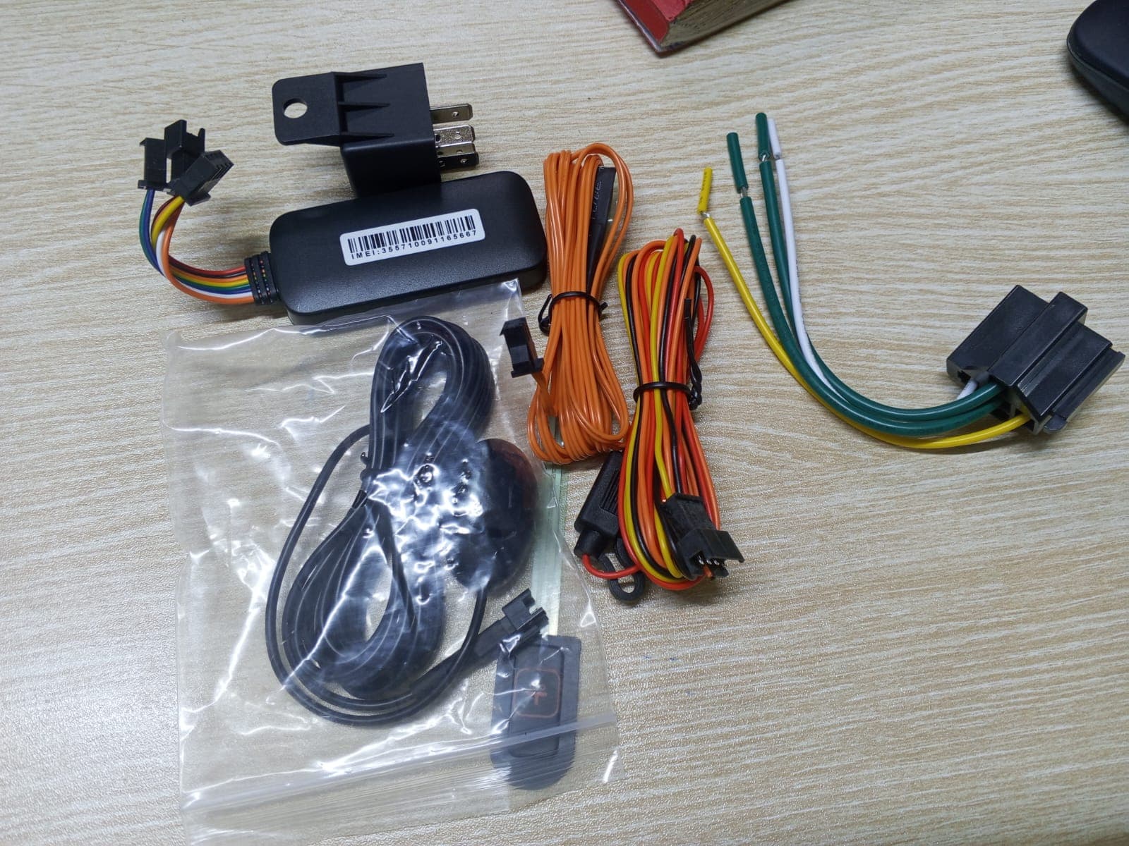 Jendie Protrack GPS tracker device with wiring
